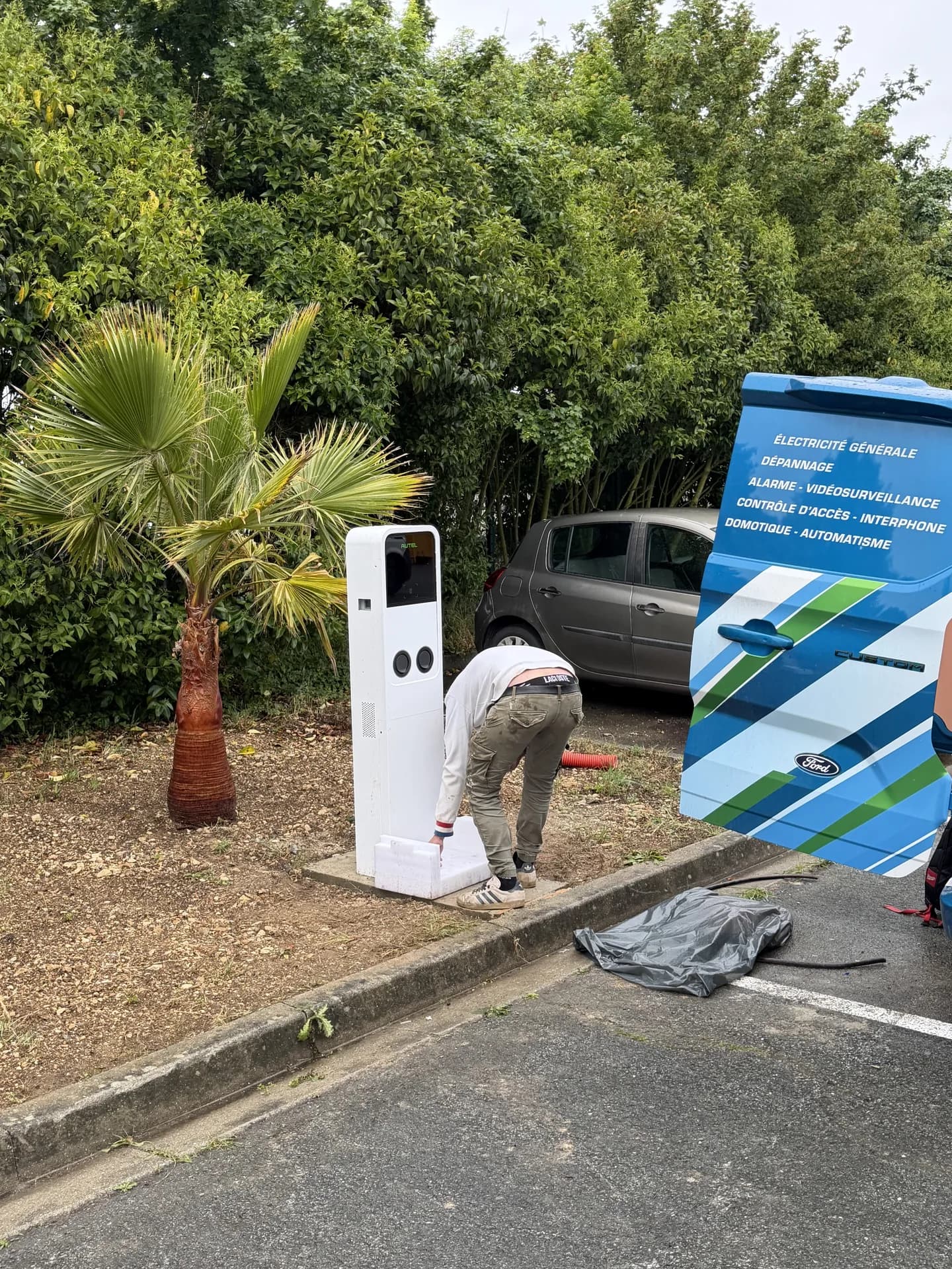 Installation d’un piédestal de recharge par AD ELEC