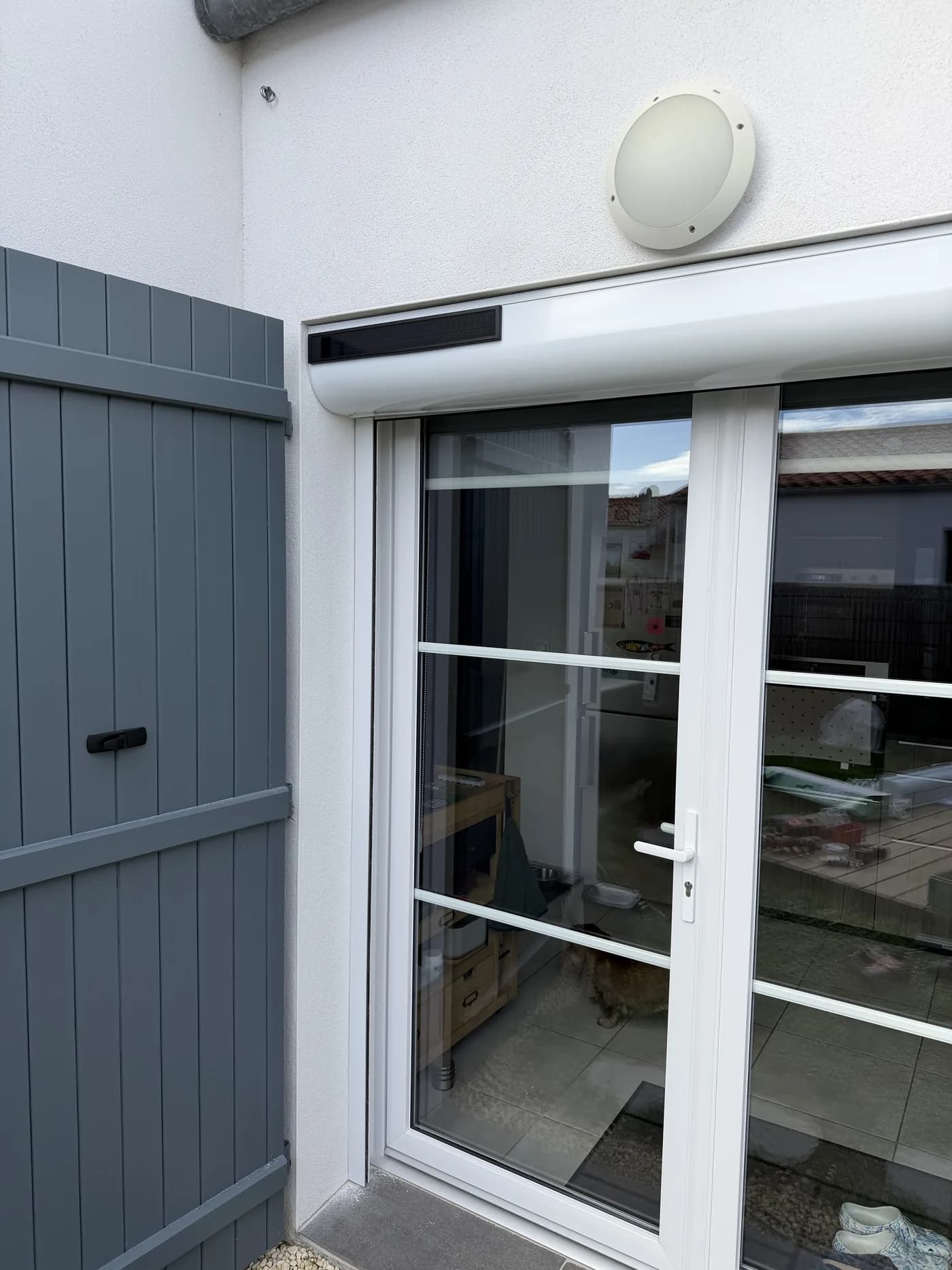 Volet roulant installé sur une porte-fenêtre