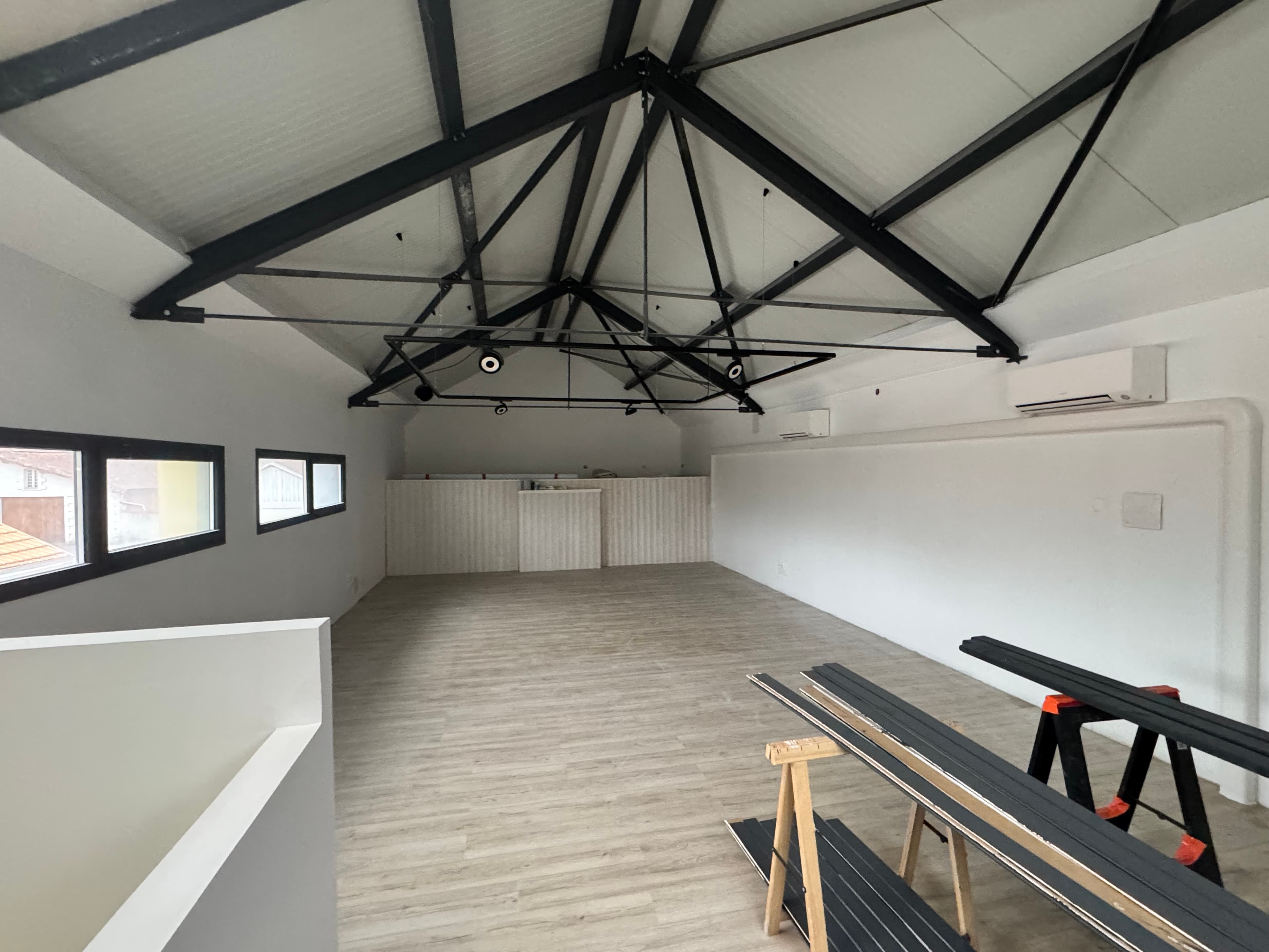 Éclairage installé dans un local professionnel