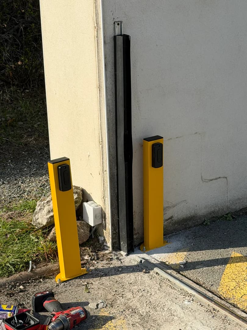 Accès extérieur équipé d’une commande électrique